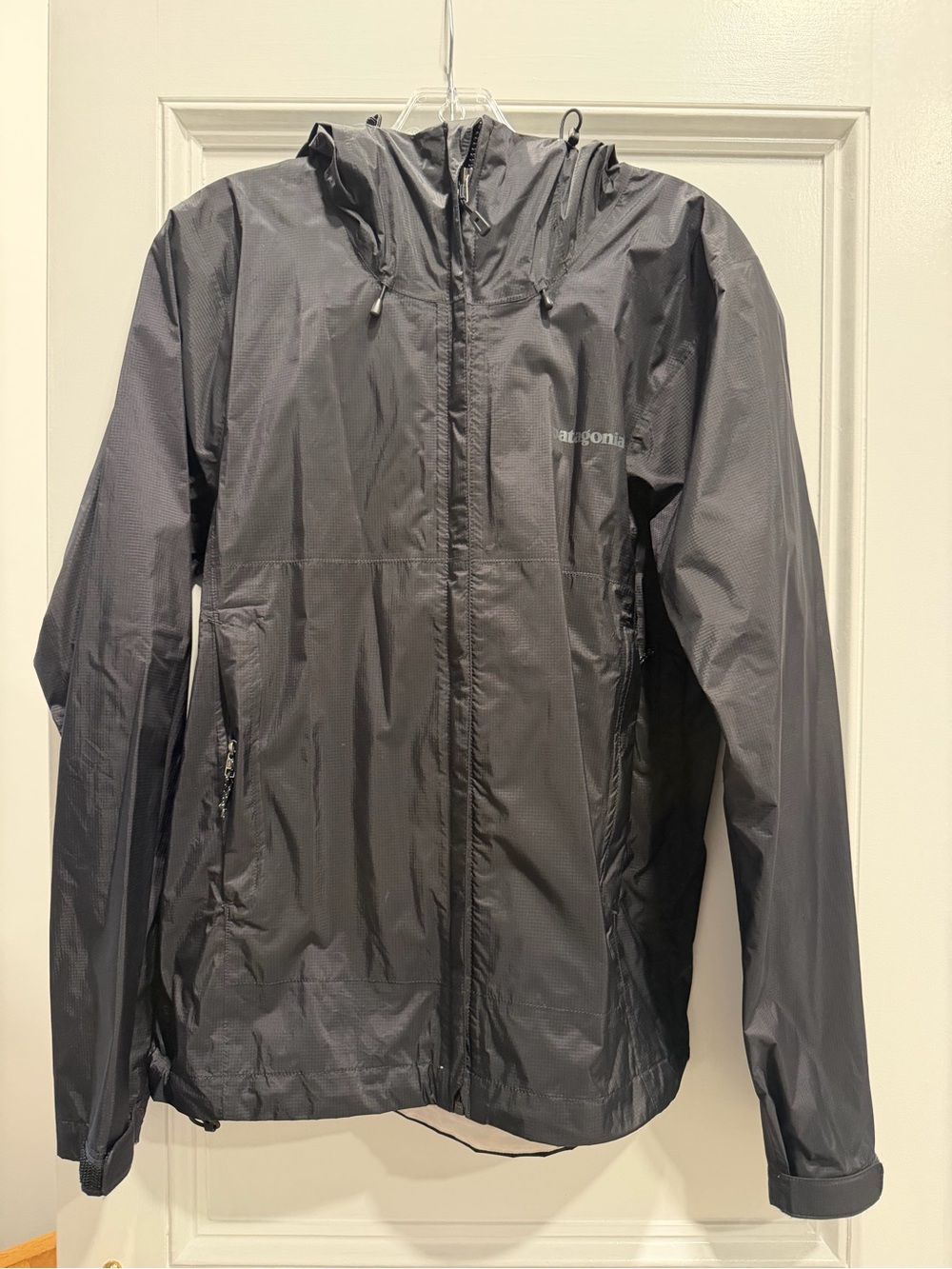 Patagonia Men’s Black Lightweight Waterproof Hooded Jacket - Small